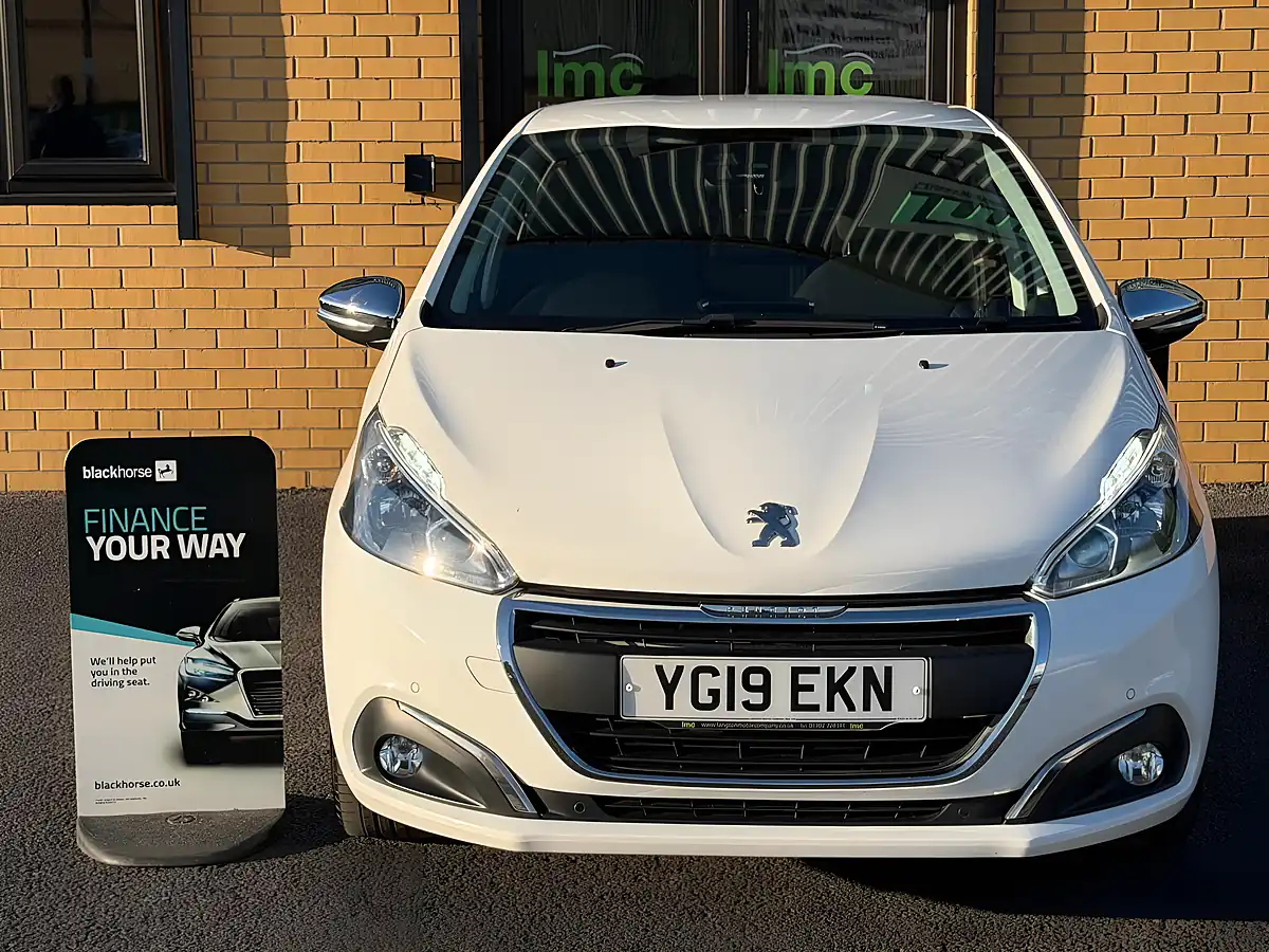 Used 2019 Peugeot 208 Tech Edition White - Interior and Exterior details 6