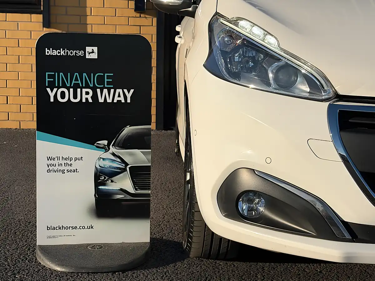 Used 2019 Peugeot 208 Tech Edition White - Interior and Exterior details 7