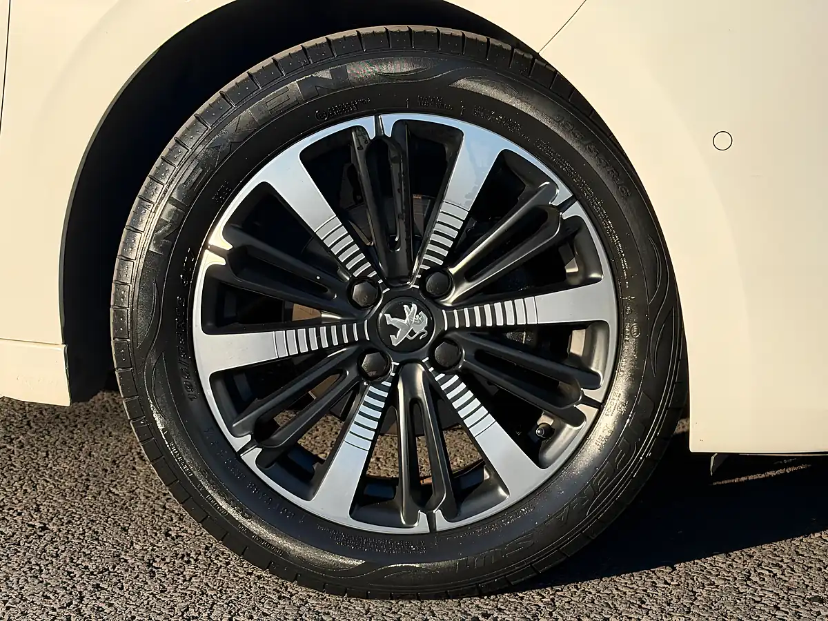 Used 2019 Peugeot 208 Tech Edition White - Interior and Exterior details 9