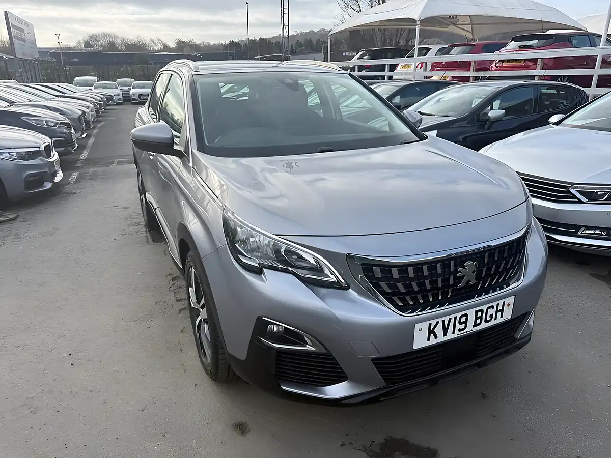 Used 2019 Peugeot 3008 Active Grey - Interior and Exterior details 11