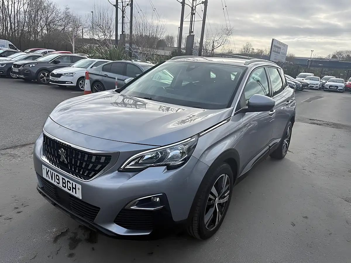 Used 2019 Peugeot 3008 Active Grey - Interior and Exterior details 15