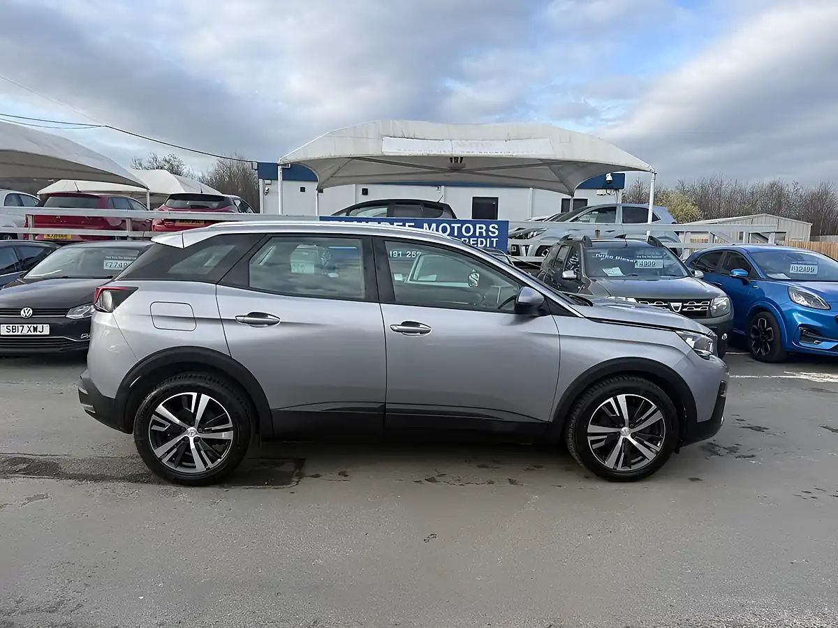 Used 2019 Peugeot 3008 Active Grey - Interior and Exterior details 3