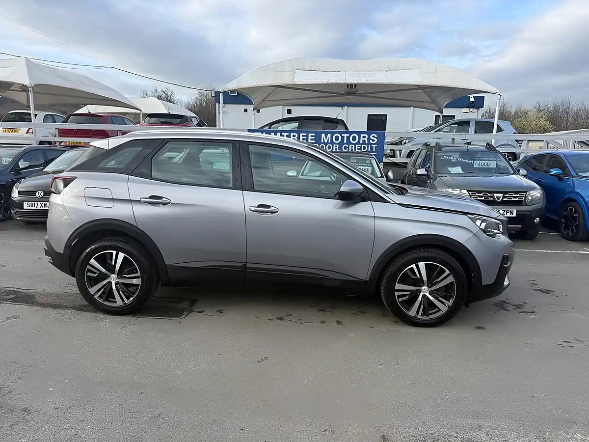 Used 2019 Peugeot 3008 Active Grey - Interior and Exterior details 5