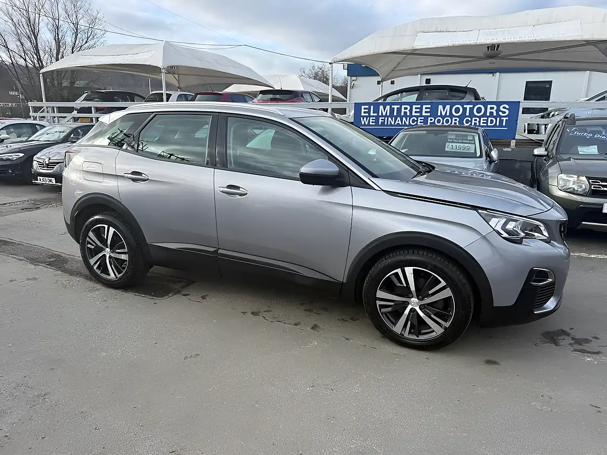 Used 2019 Peugeot 3008 Active Grey - Interior and Exterior details 7