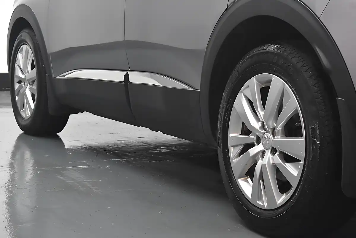 Used 2019 Peugeot 3008 Active Grey - Interior and Exterior details 12