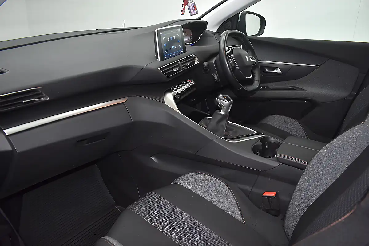 Used 2019 Peugeot 3008 Active Grey - Interior and Exterior details 13