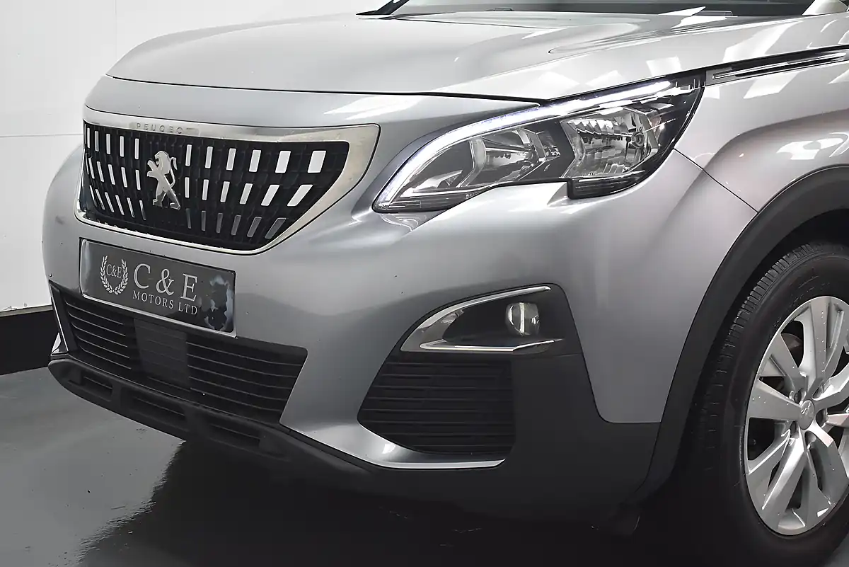 Used 2019 Peugeot 3008 Active Grey - Interior and Exterior details 6