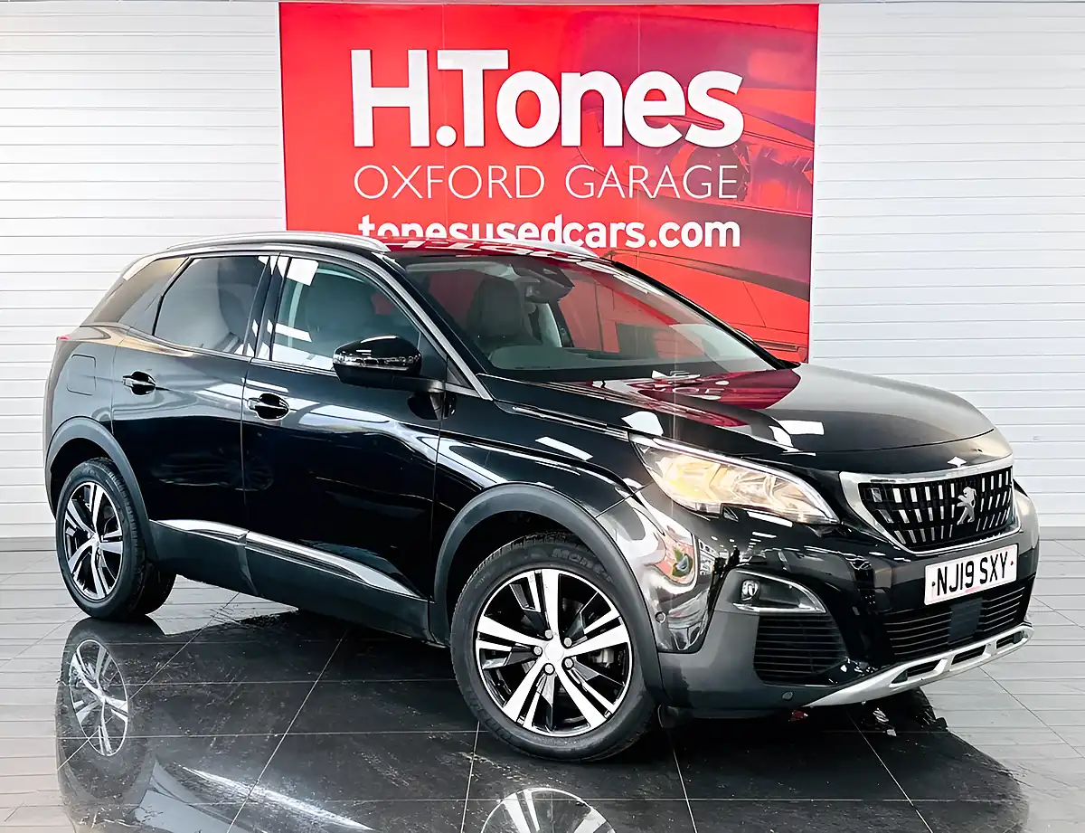Used 2019 Peugeot 3008 Allure Black - Front View