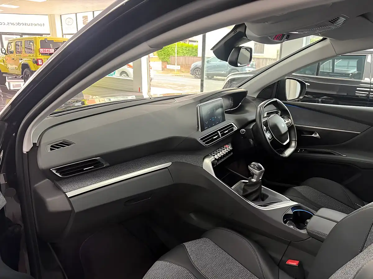 Used 2019 Peugeot 3008 Allure Black - Interior and Exterior details 13