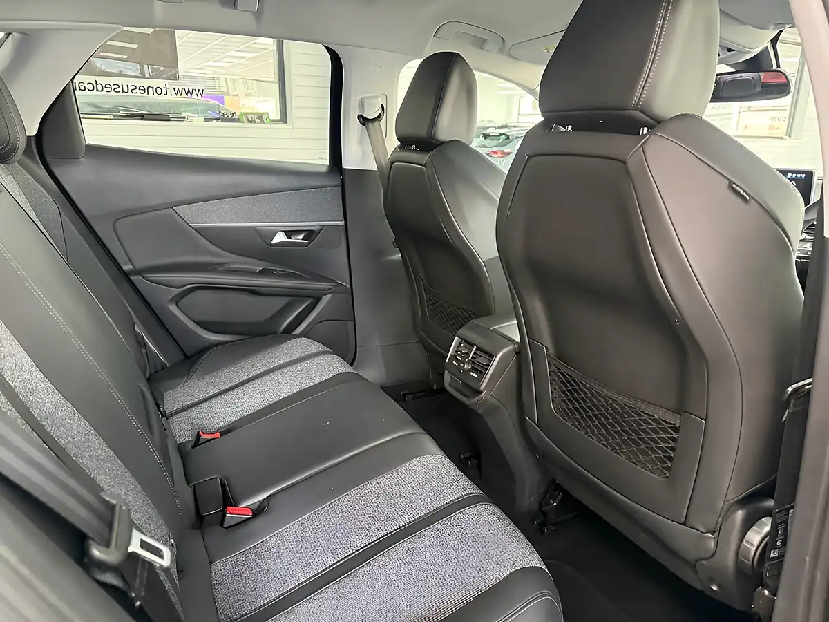 Used 2019 Peugeot 3008 Allure Black - Interior and Exterior details 4