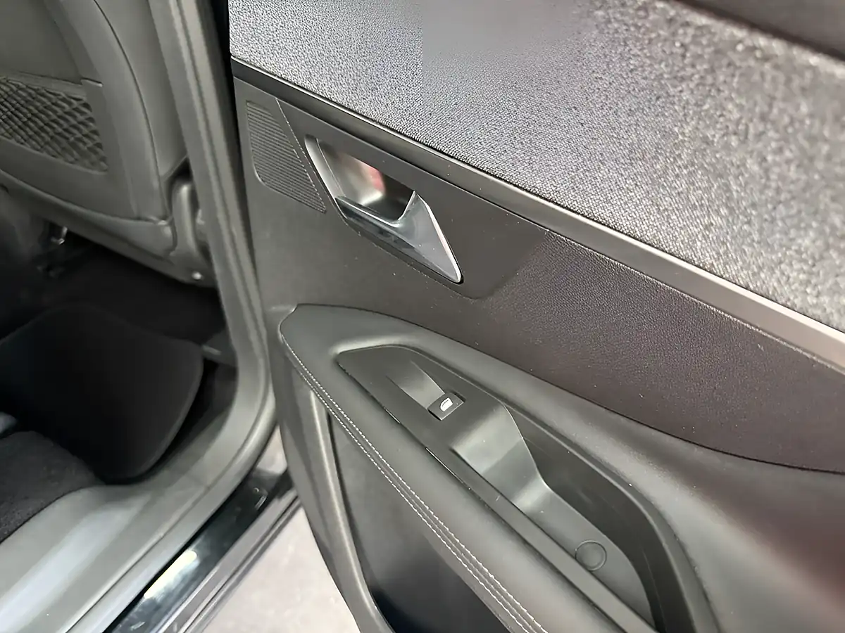 Used 2019 Peugeot 3008 Allure Black - Interior and Exterior details 6