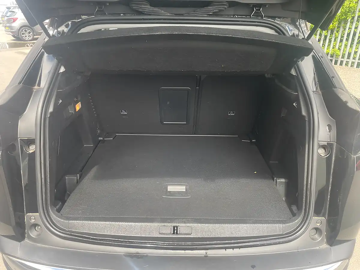 Used 2019 Peugeot 3008 Allure Black - Interior and Exterior details 13
