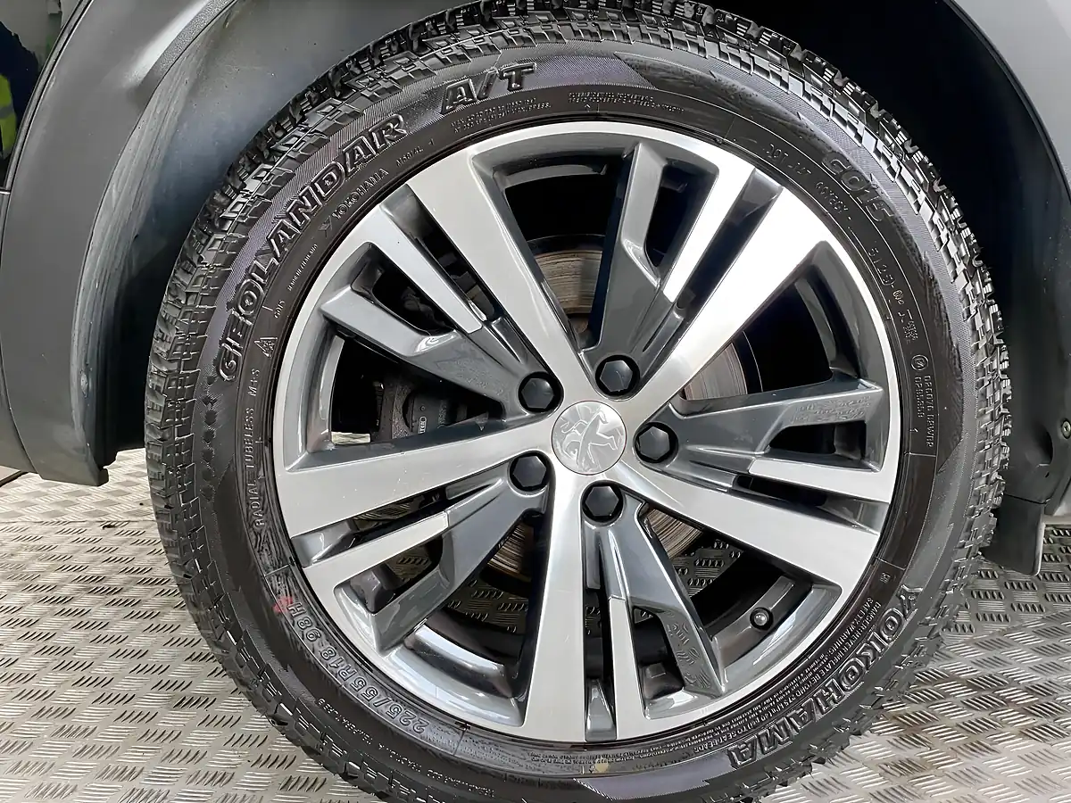 Used 2019 Peugeot 3008 Allure Black - Interior and Exterior details 10