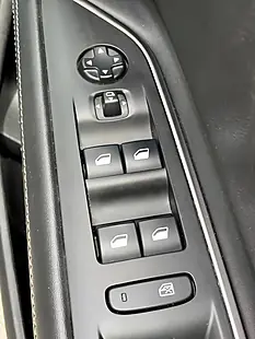 Used 2019 Peugeot 3008 Allure Black - Interior and Exterior details 14