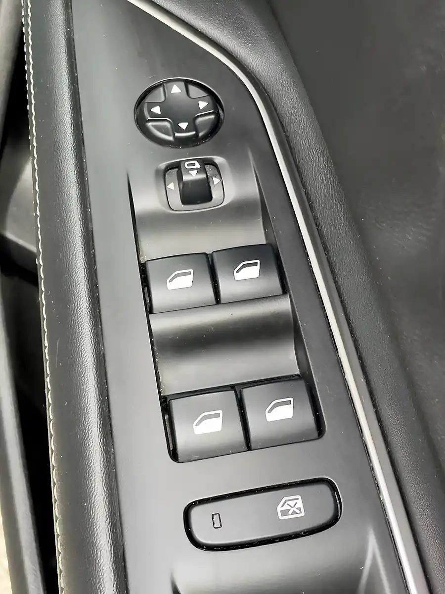 Used 2019 Peugeot 3008 Allure Black - Interior and Exterior details 14