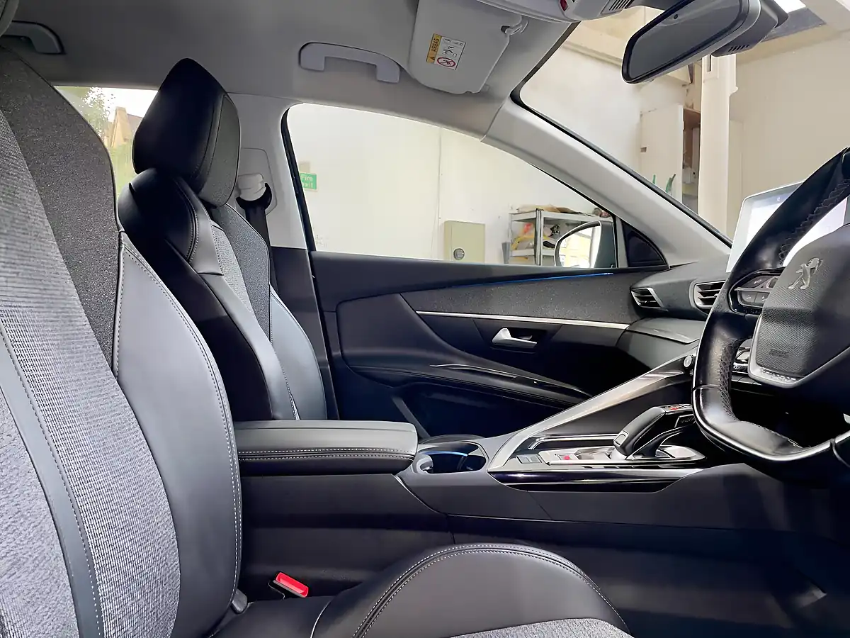 Used 2019 Peugeot 3008 Allure Black - Interior and Exterior details 15