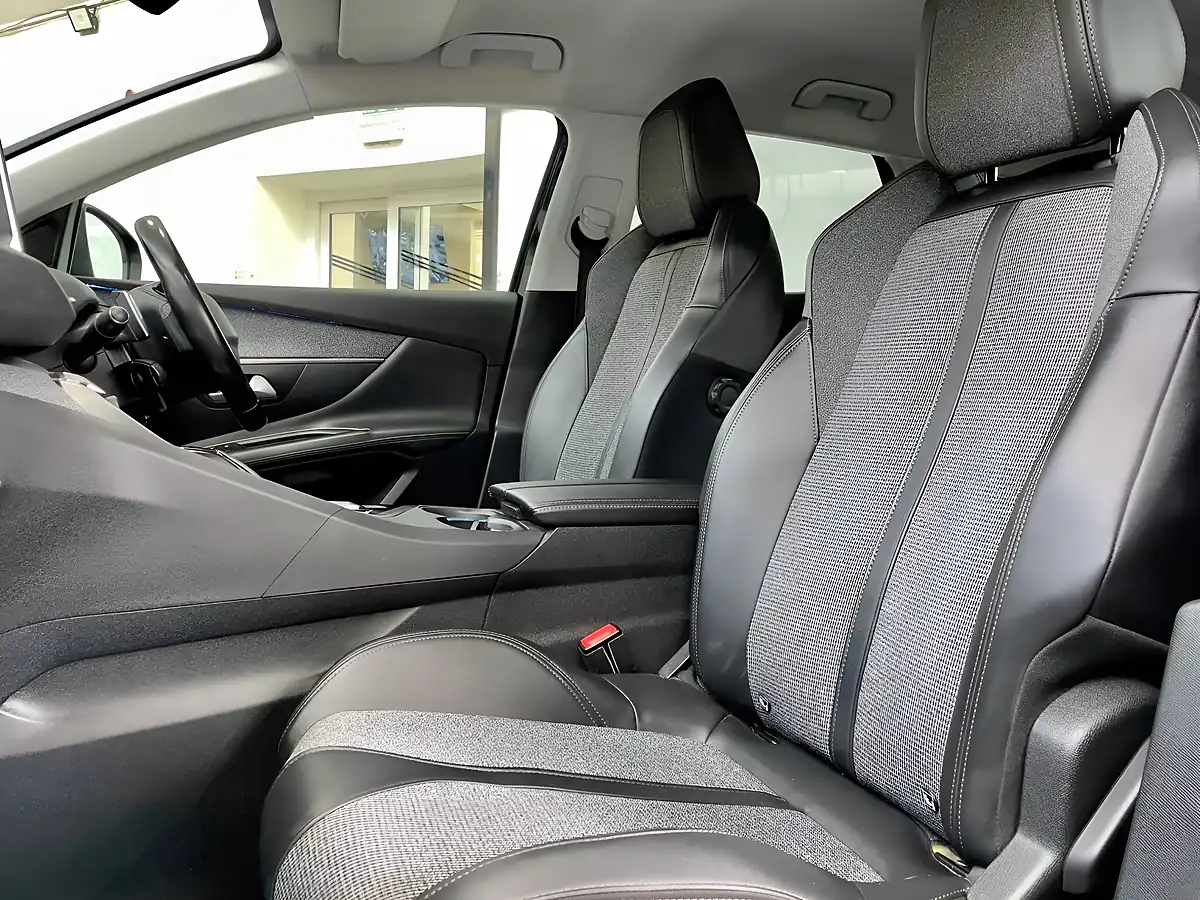 Used 2019 Peugeot 3008 Allure Black - Interior and Exterior details 17