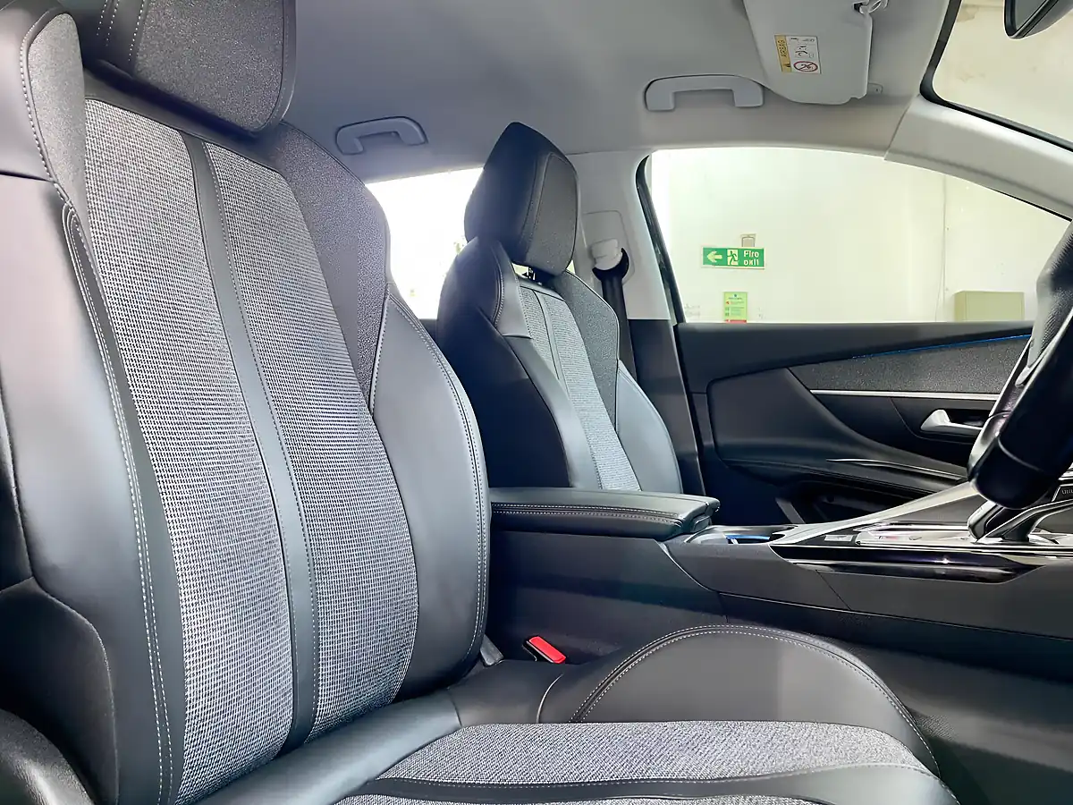 Used 2019 Peugeot 3008 Allure Black - Interior and Exterior details 7