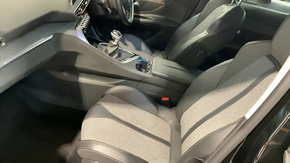 Used 2019 Peugeot 3008 Allure Black - Interior and Exterior details 8