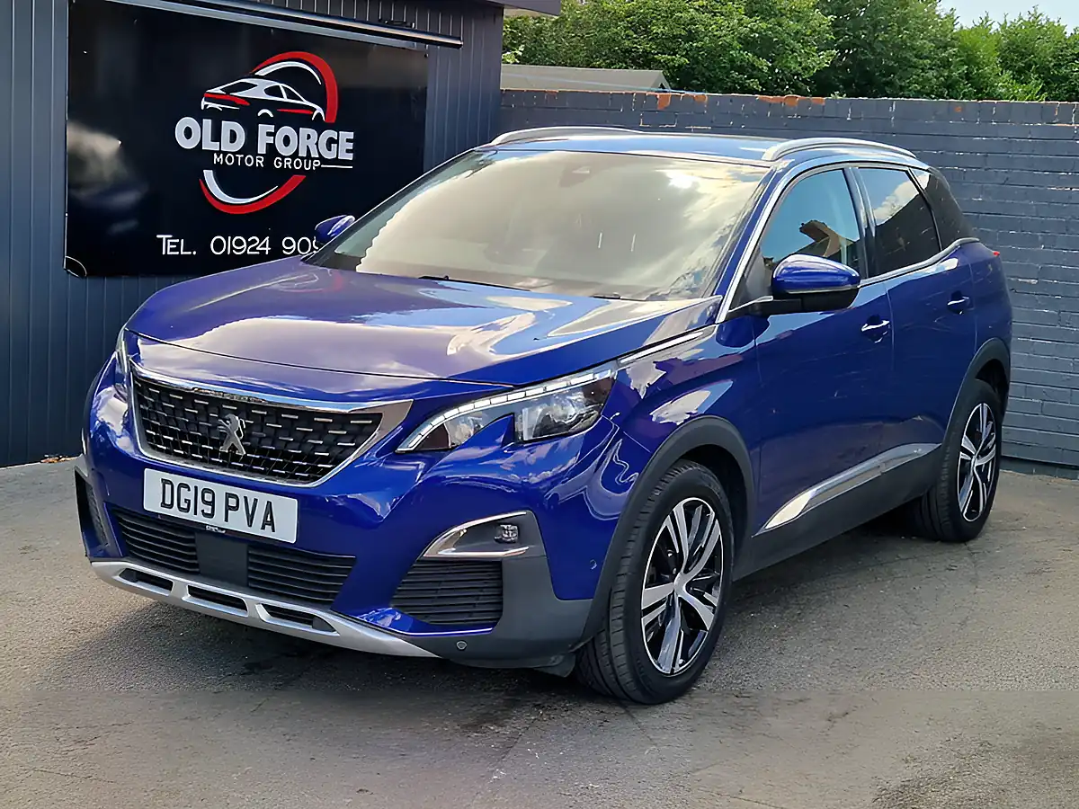 Used 2019 Peugeot 3008 Allure Blue - Front View