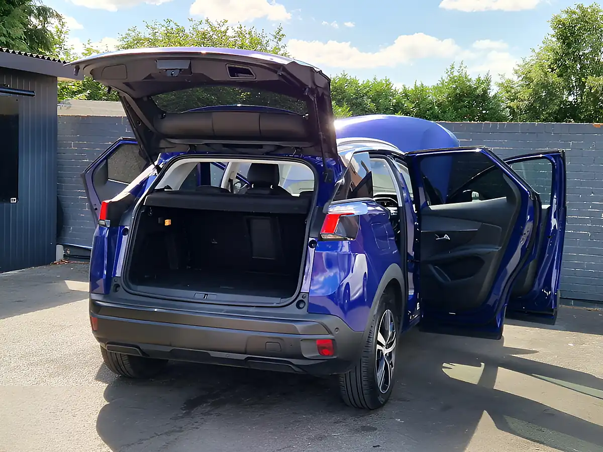 Used 2019 Peugeot 3008 Allure Blue - Interior and Exterior details 12