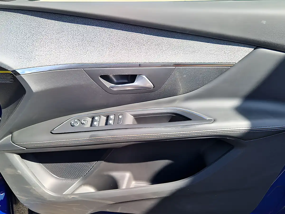 Used 2019 Peugeot 3008 Allure Blue - Interior and Exterior details 15