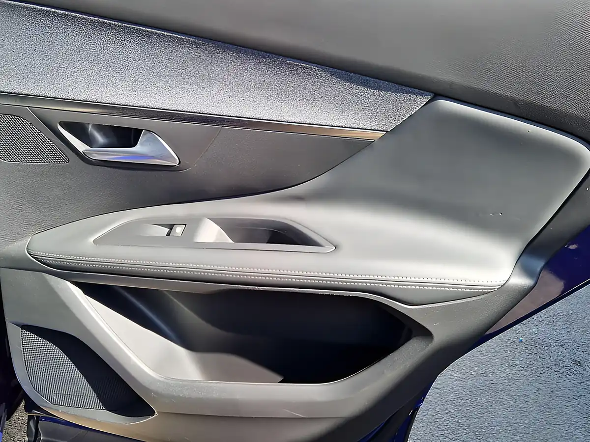 Used 2019 Peugeot 3008 Allure Blue - Interior and Exterior details 16