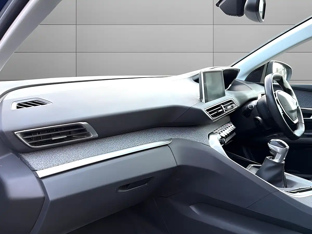 Used 2019 Peugeot 3008 Allure Blue - Interior and Exterior details 11