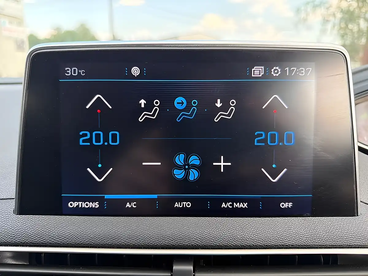 Used 2019 Peugeot 3008 Allure Blue - Interior and Exterior details 13