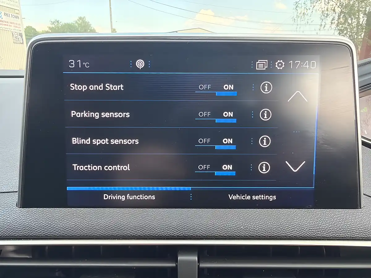 Used 2019 Peugeot 3008 Allure Blue - Interior and Exterior details 14
