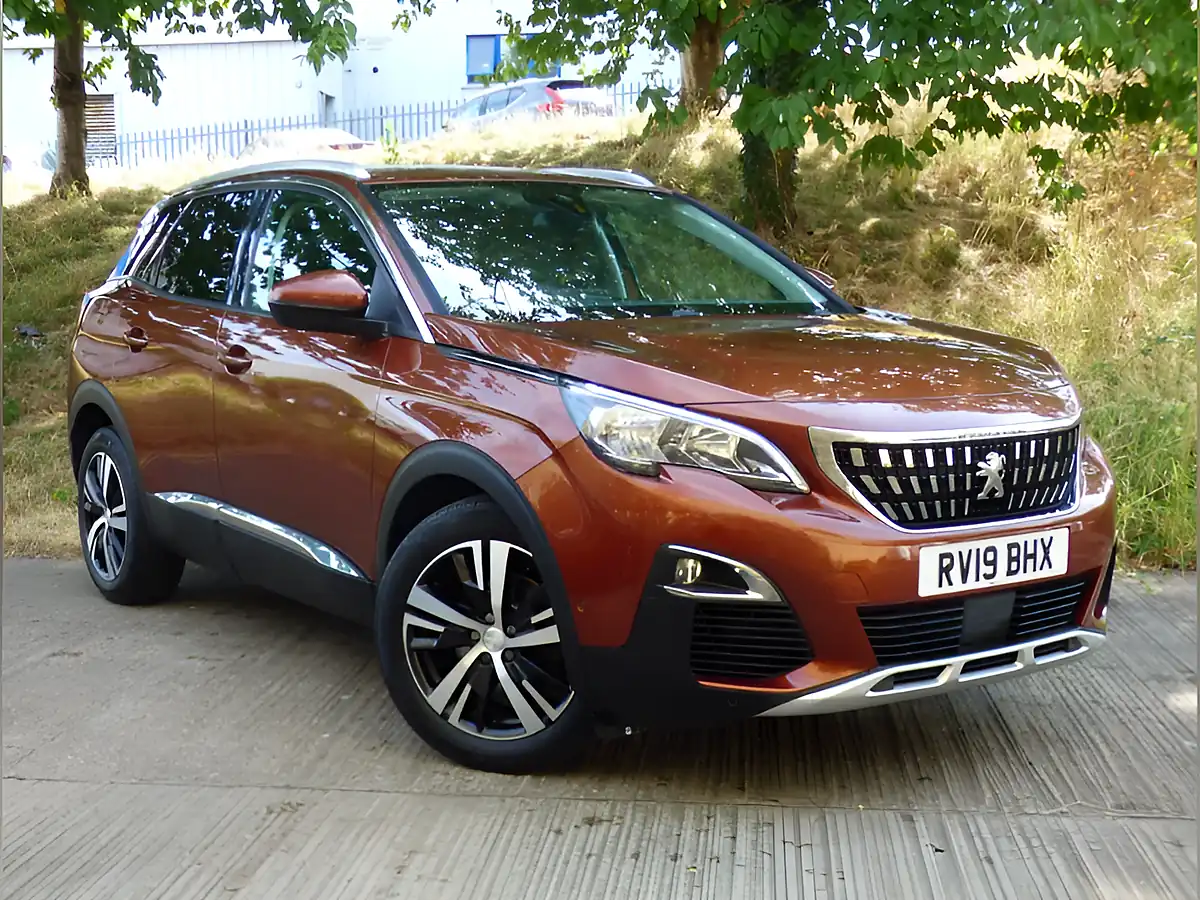 Used 2019 Peugeot 3008 Allure Bronze - Front View