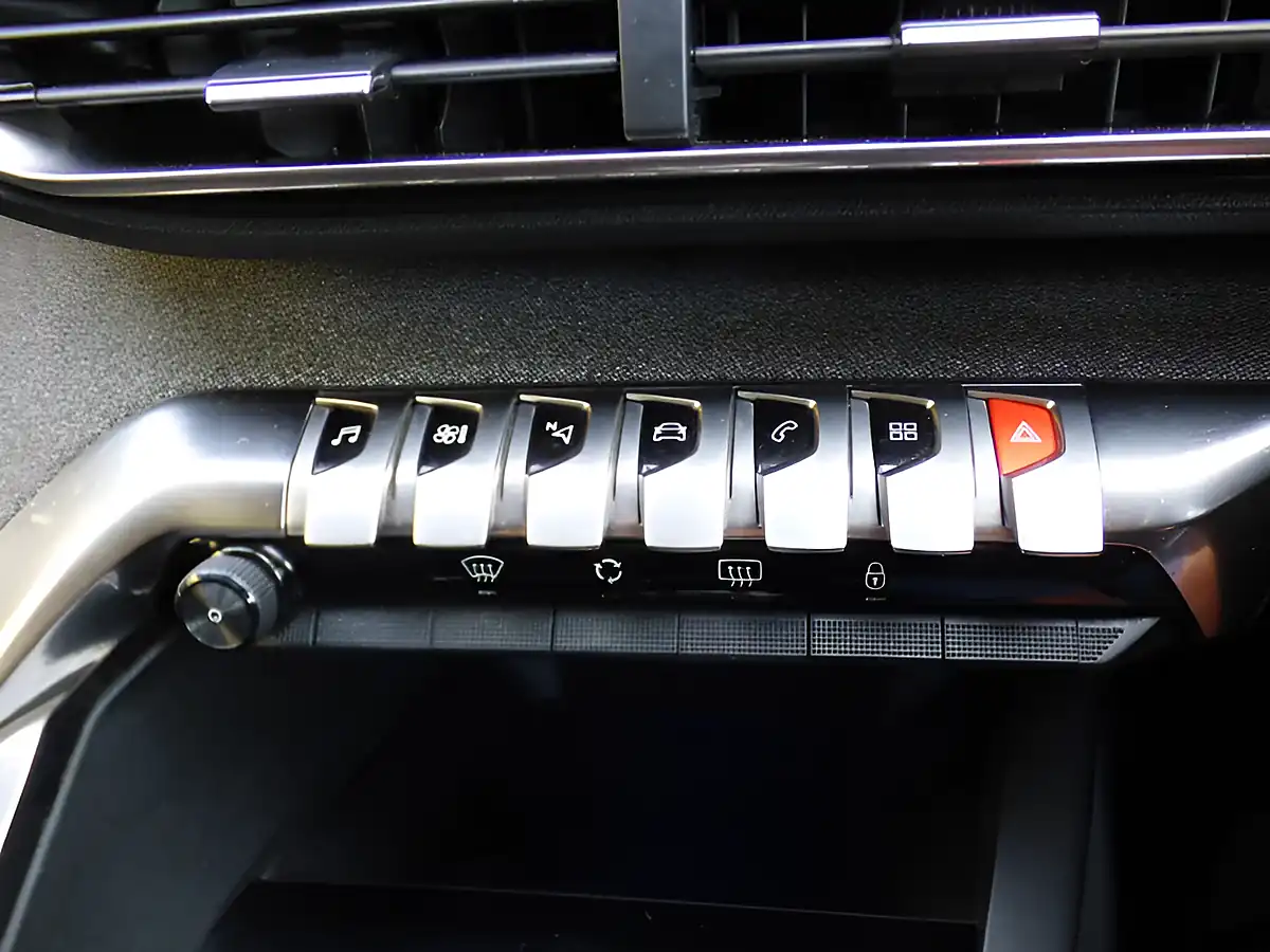 Used 2019 Peugeot 3008 Allure Bronze - Interior and Exterior details 14