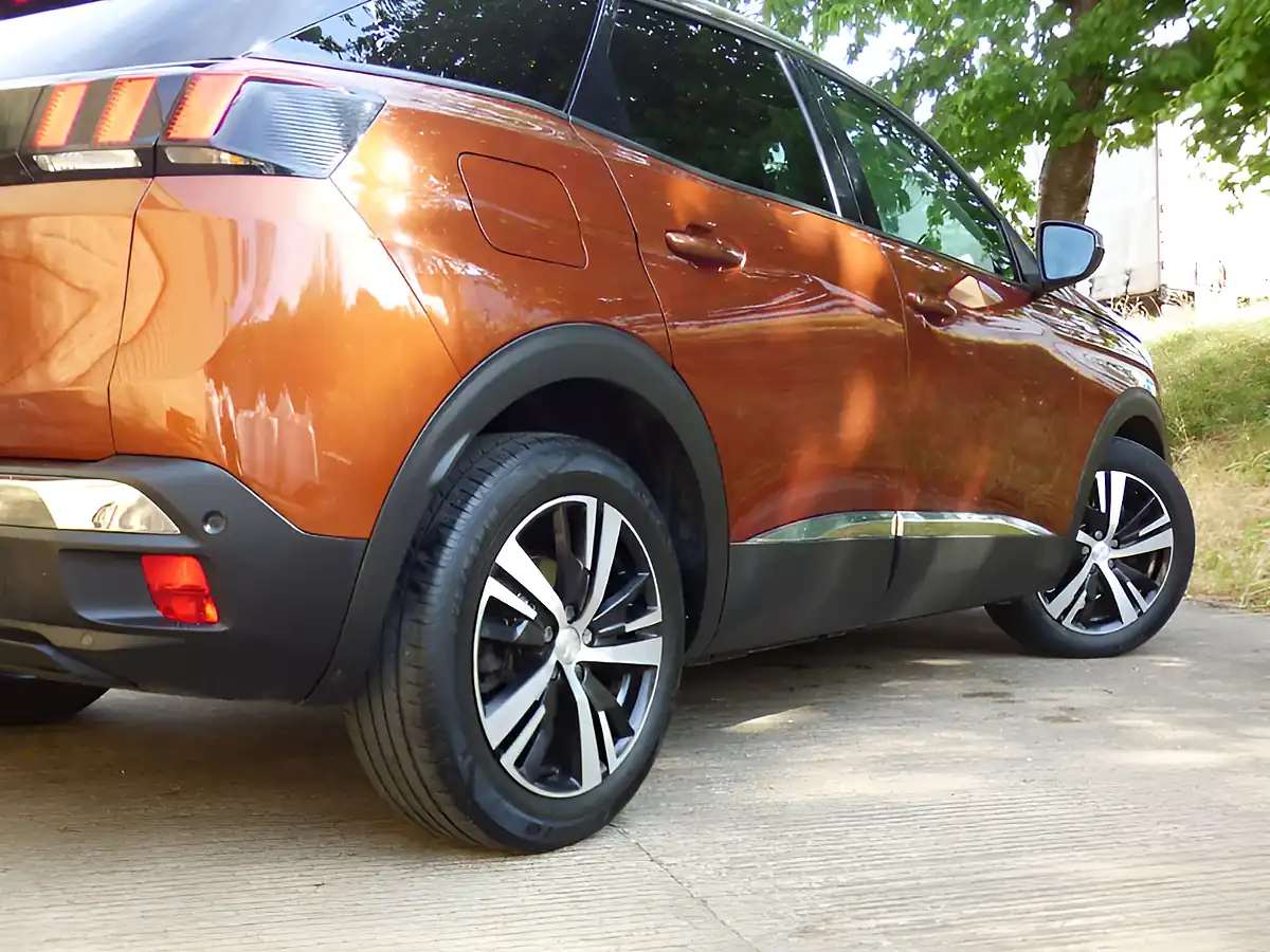 Used 2019 Peugeot 3008 Allure Bronze - Interior and Exterior details 17