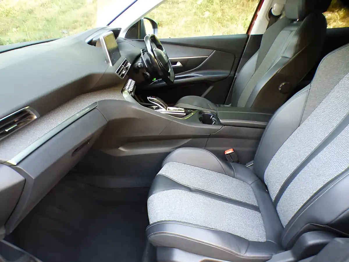 Used 2019 Peugeot 3008 Allure Bronze - Interior and Exterior details 19