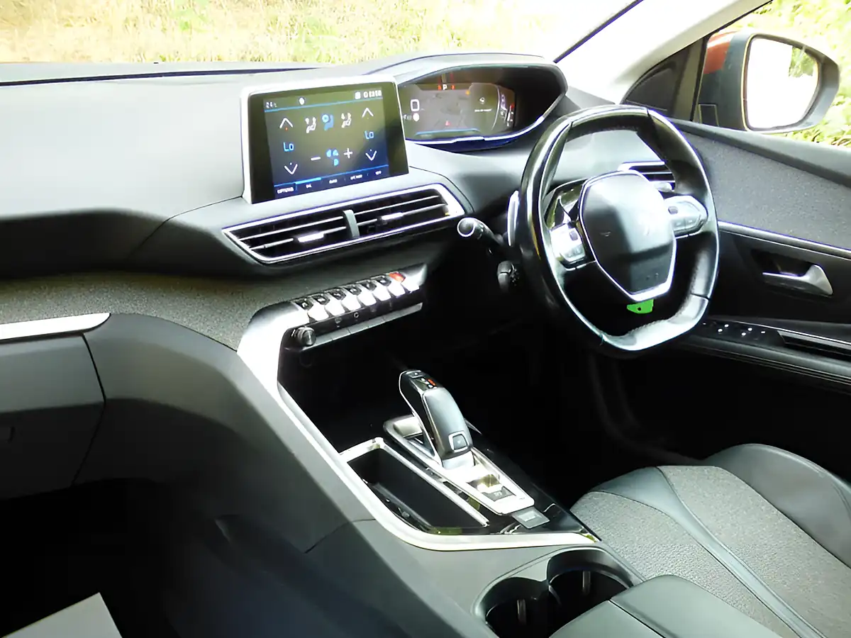 Used 2019 Peugeot 3008 Allure Bronze - Interior and Exterior details 3