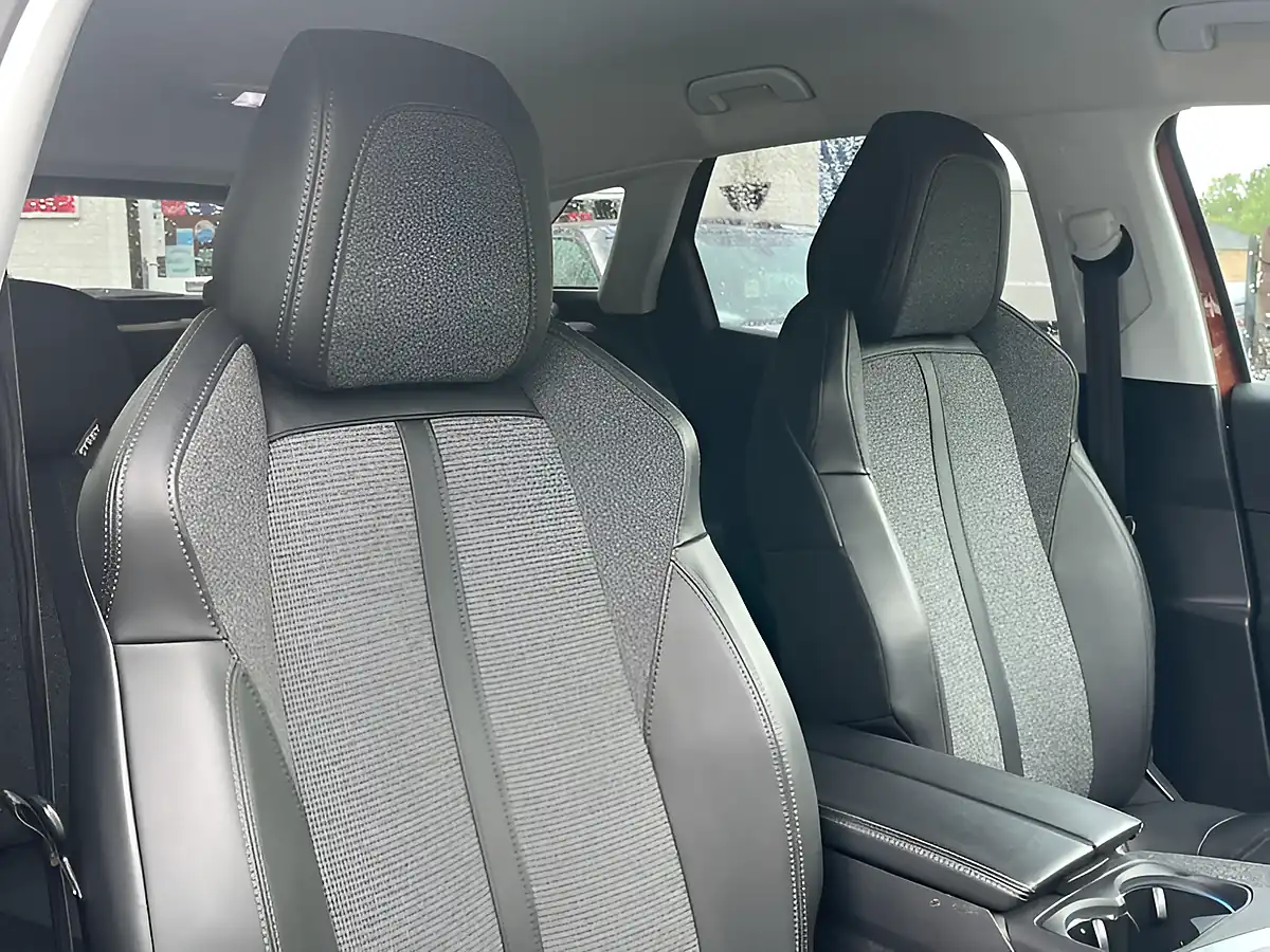 Used 2019 Peugeot 3008 Allure Bronze - Interior and Exterior details 13