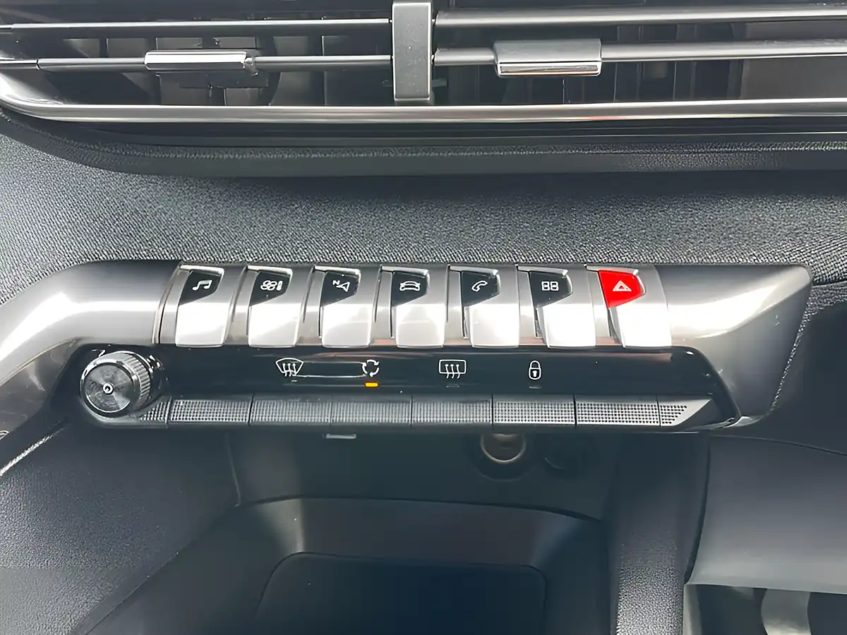 Used 2019 Peugeot 3008 Allure Bronze - Interior and Exterior details 18