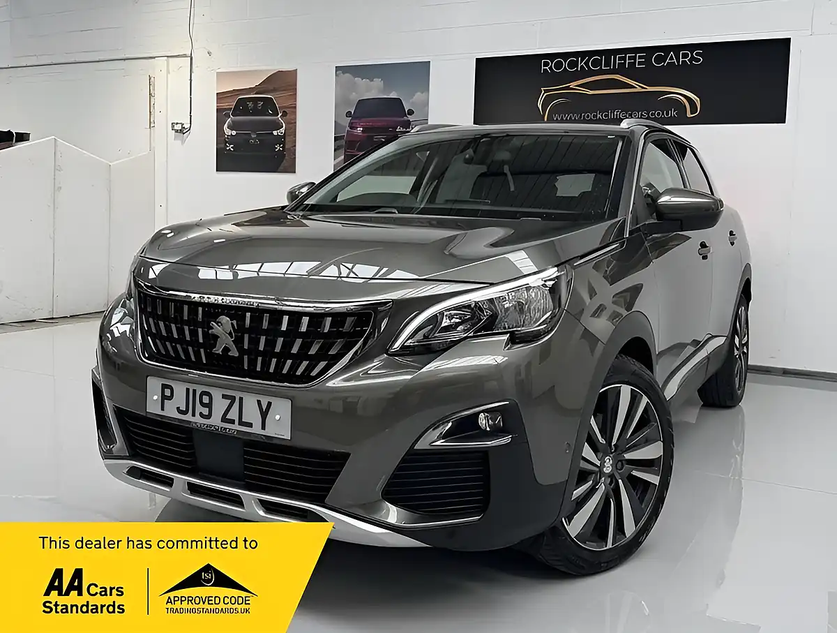 Used 2019 Peugeot 3008 Allure Grey - Front View