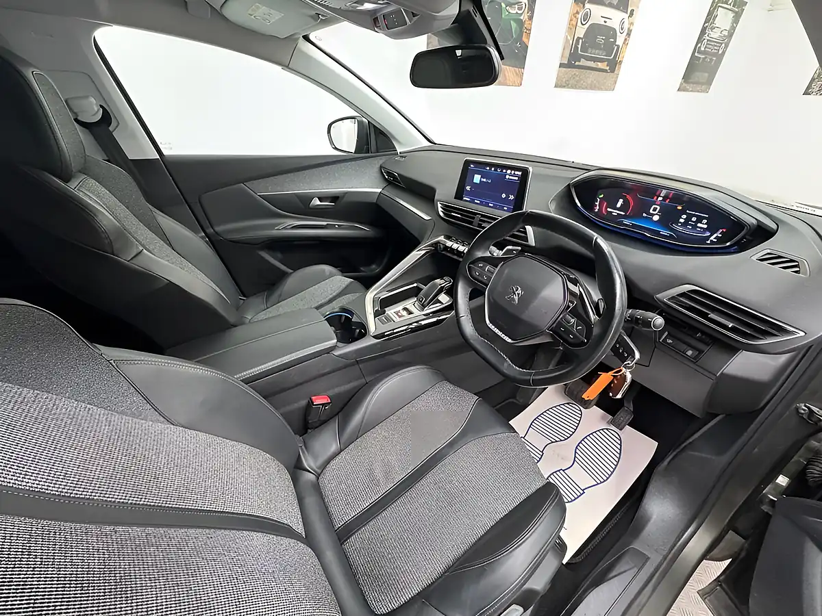Used 2019 Peugeot 3008 Allure Grey - Interior and Exterior details 10