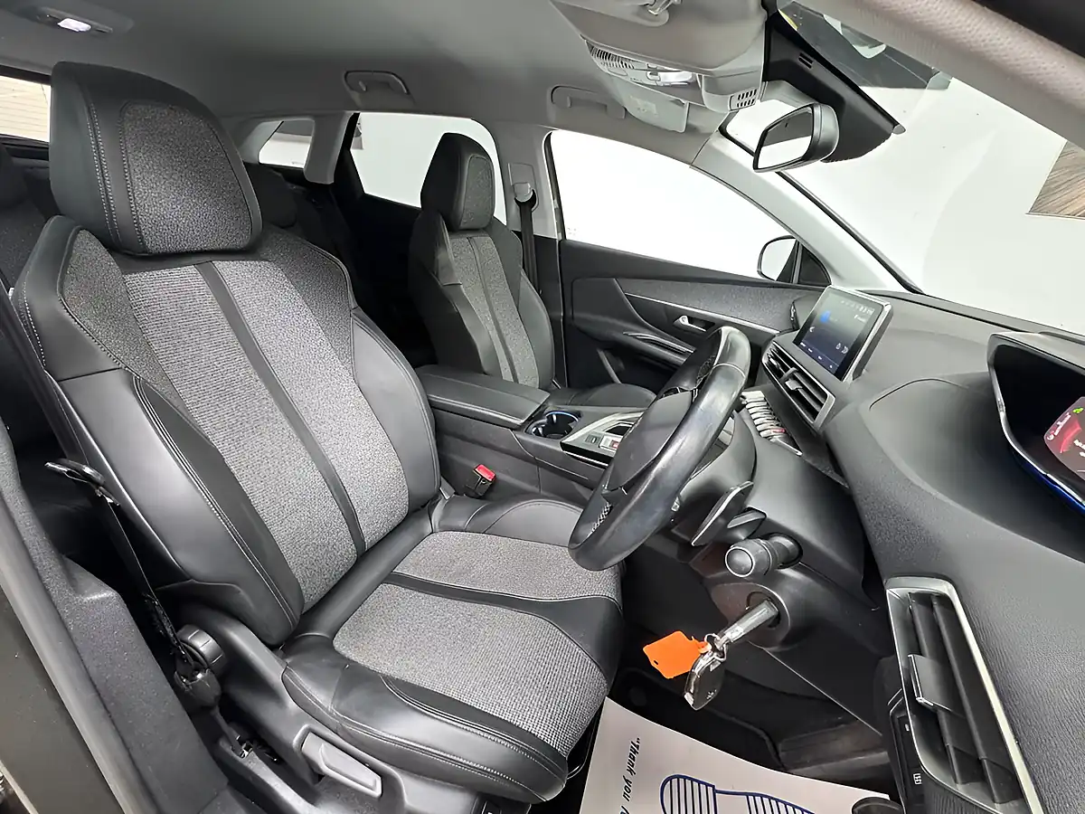 Used 2019 Peugeot 3008 Allure Grey - Interior and Exterior details 11