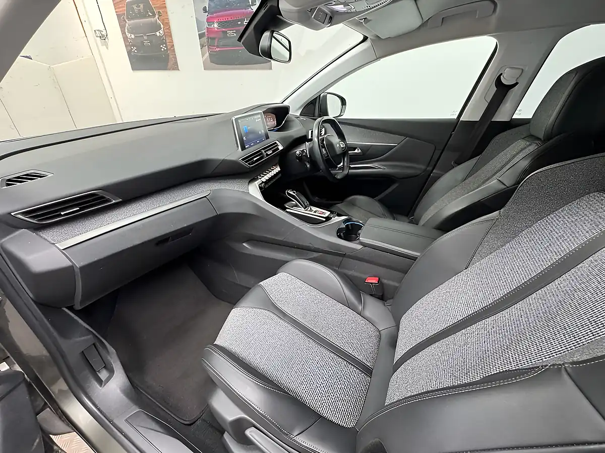 Used 2019 Peugeot 3008 Allure Grey - Interior and Exterior details 14