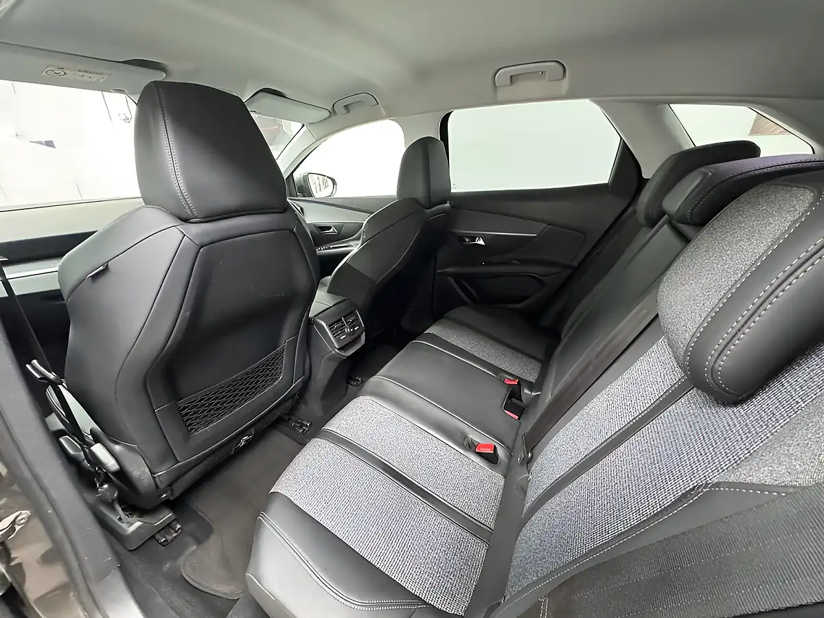 Used 2019 Peugeot 3008 Allure Grey - Interior and Exterior details 16