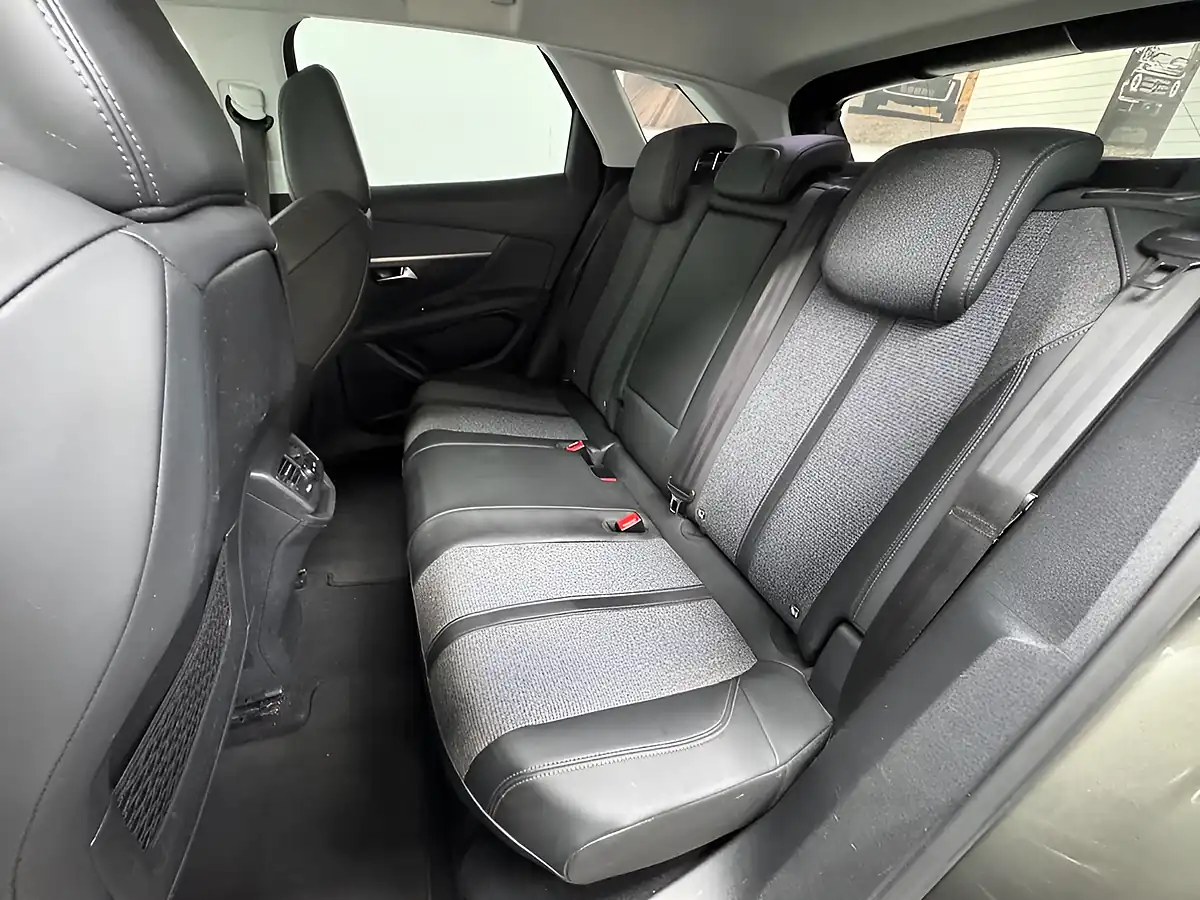 Used 2019 Peugeot 3008 Allure Grey - Interior and Exterior details 17
