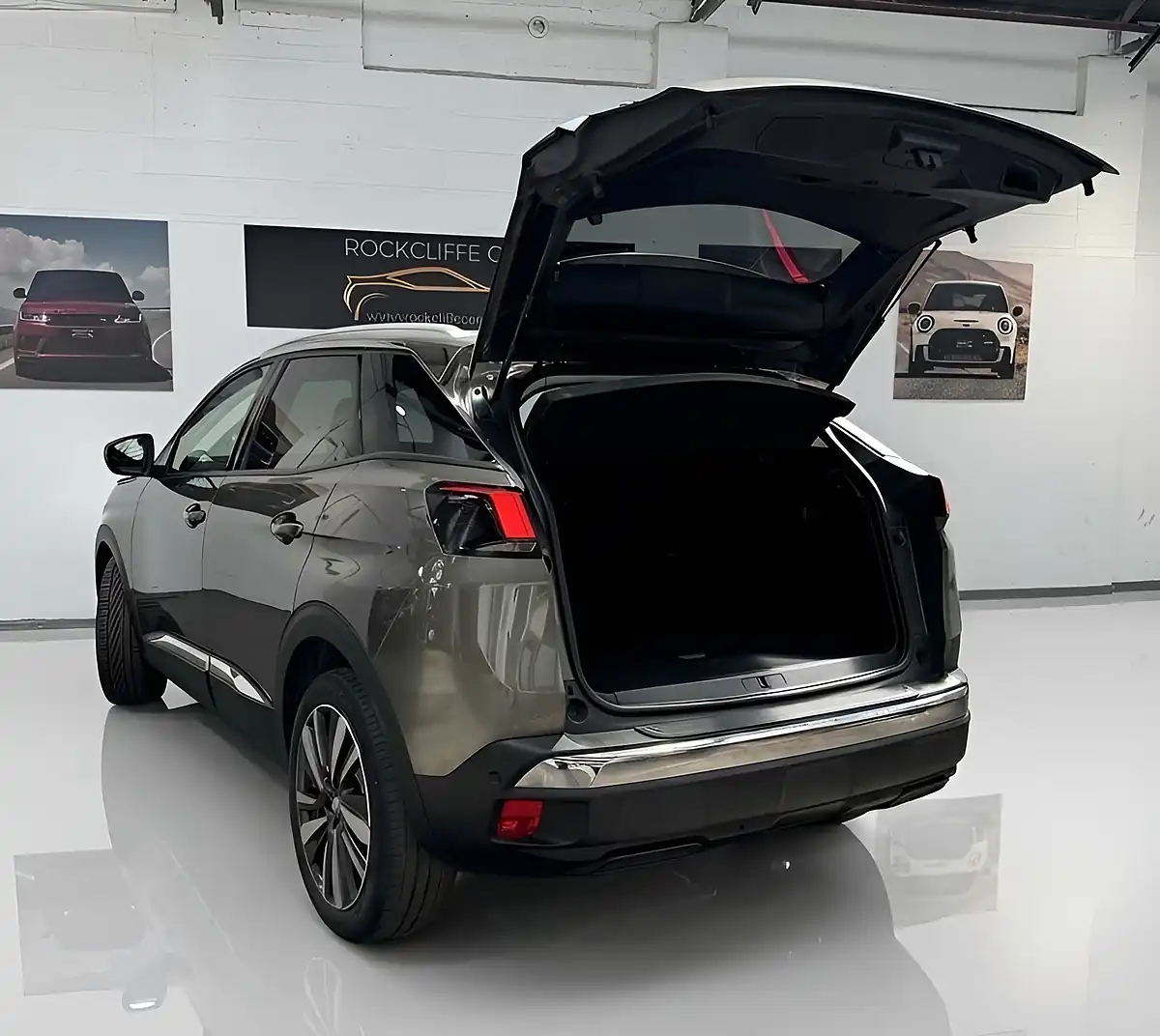 Used 2019 Peugeot 3008 Allure Grey - Interior and Exterior details 5
