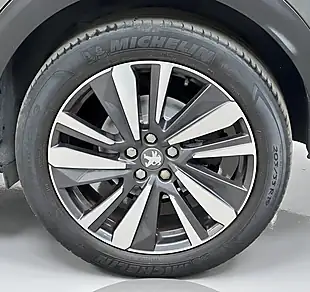 Used 2019 Peugeot 3008 Allure Grey - Interior and Exterior details 7