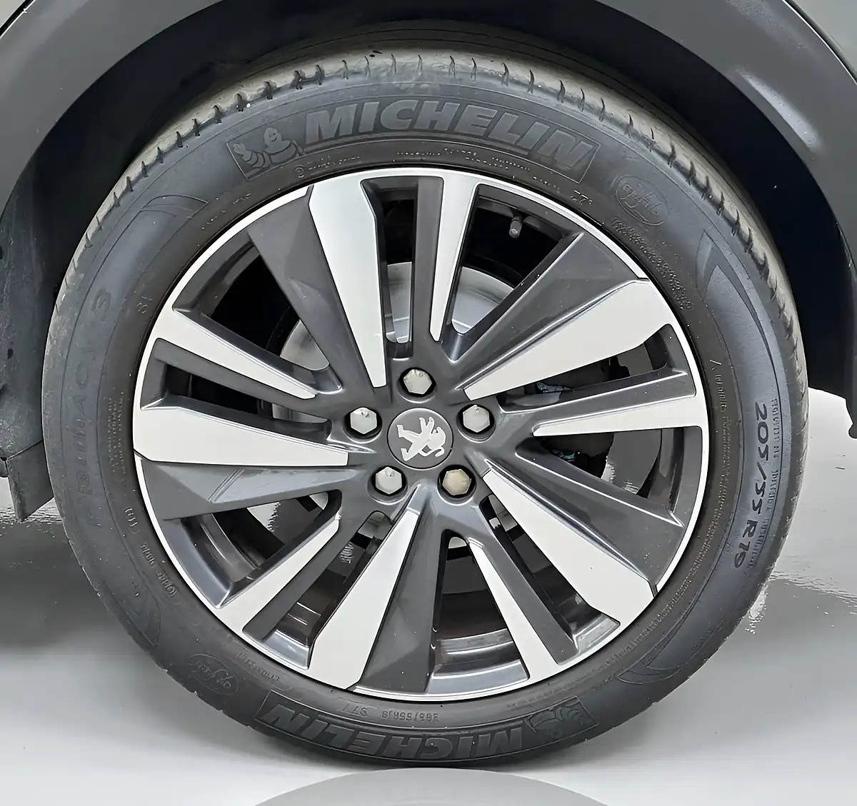 Used 2019 Peugeot 3008 Allure Grey - Interior and Exterior details 7