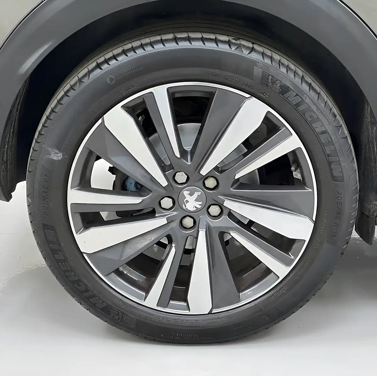 Used 2019 Peugeot 3008 Allure Grey - Interior and Exterior details 9