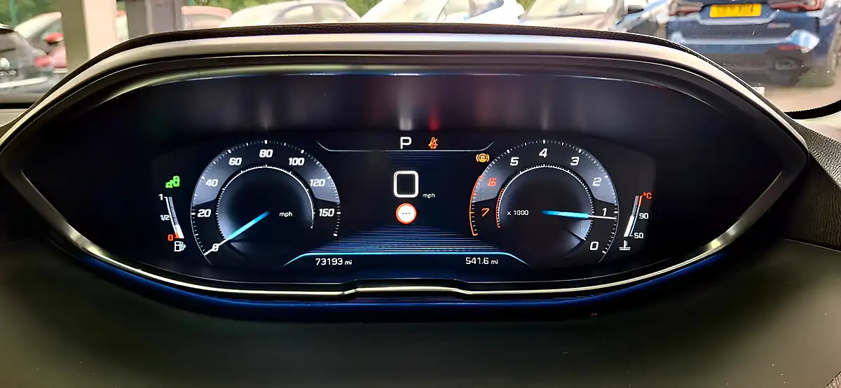Used 2019 Peugeot 3008 Allure Grey - Interior and Exterior details 14
