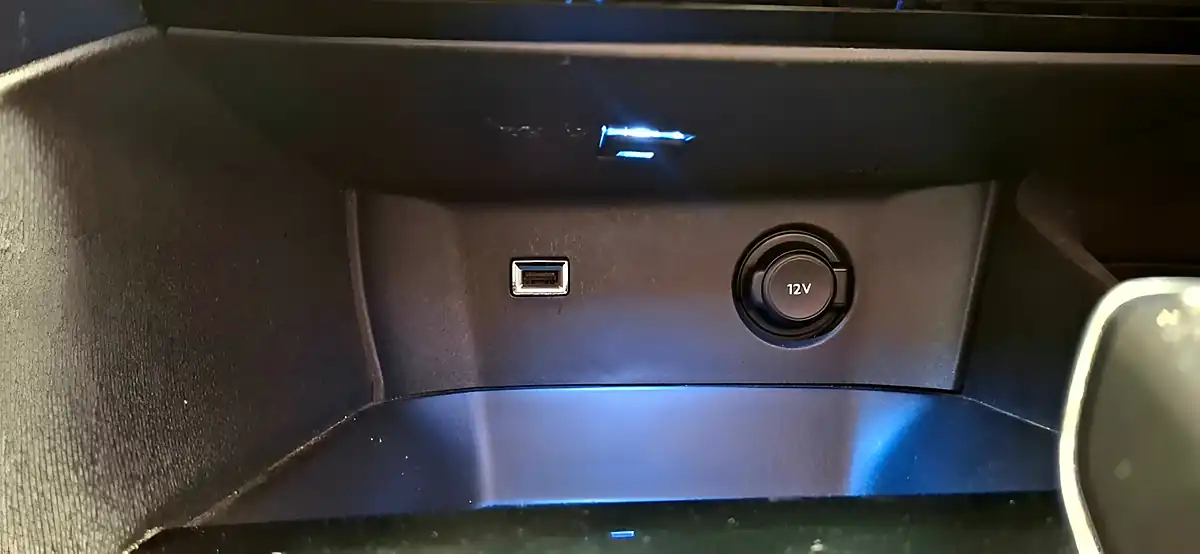 Used 2019 Peugeot 3008 Allure Grey - Interior and Exterior details 16