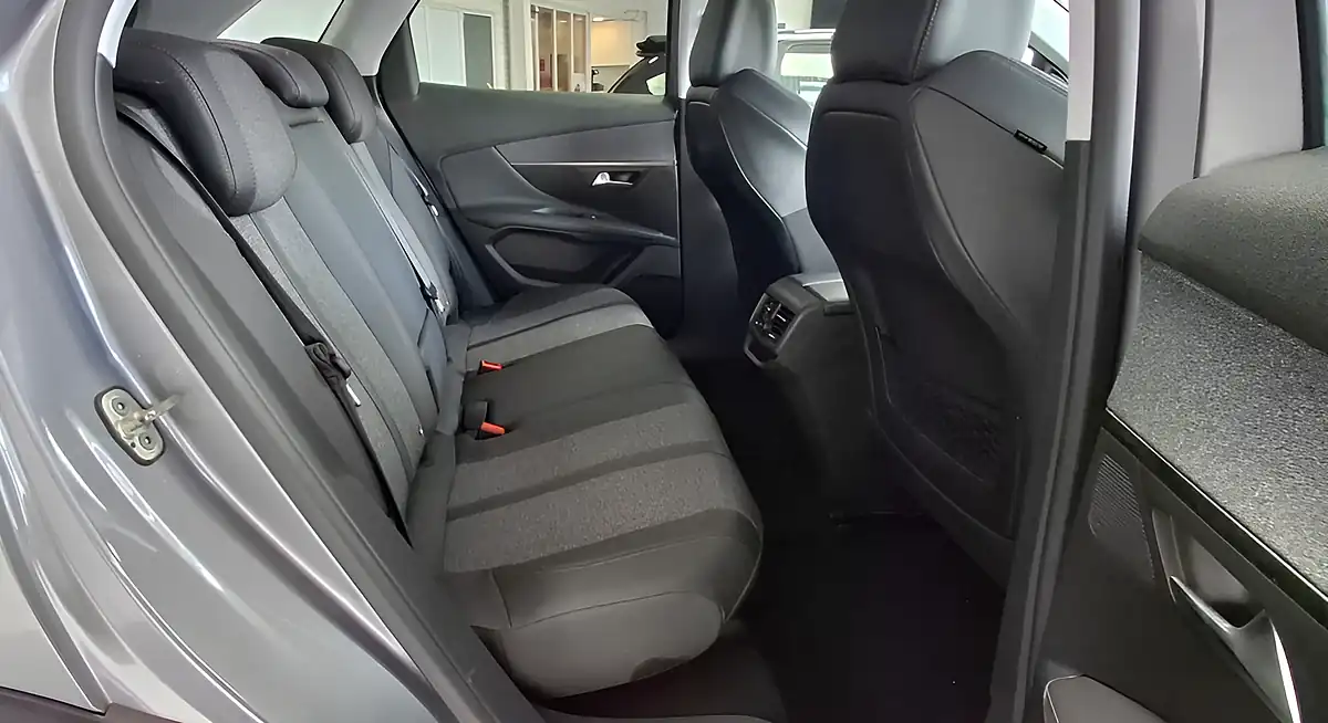 Used 2019 Peugeot 3008 Allure Grey - Interior and Exterior details 18